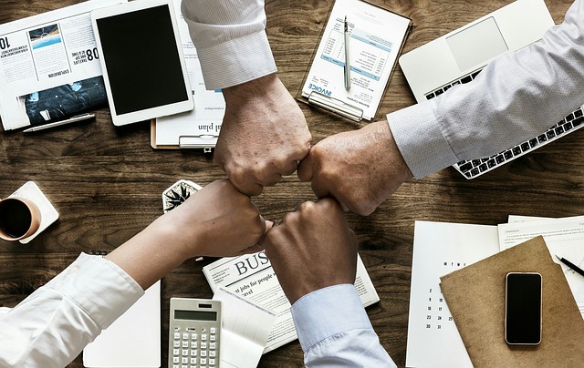 1778393459889340.jpg teamwork-3213924_640.jpg